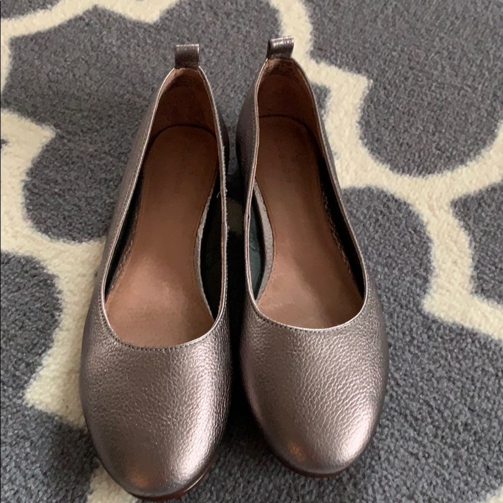 Women’s flats